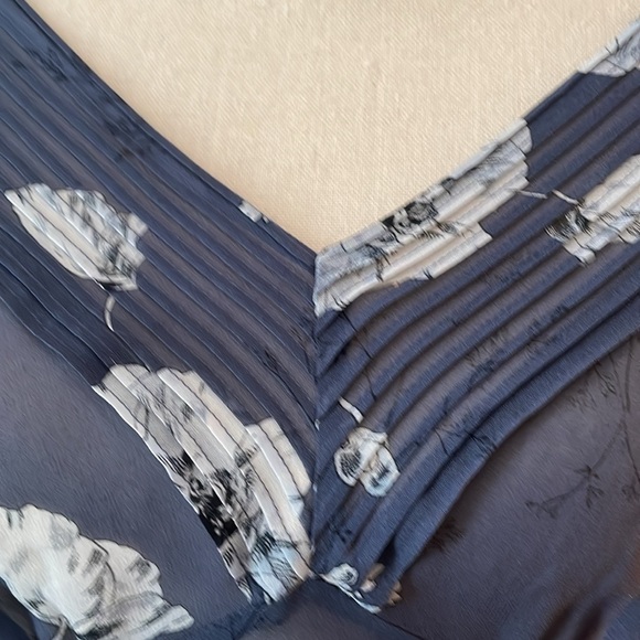 Ann Taylor Vintage size 6 silk semi sheer steel blue with white side zip blouse. - Picture 4 of 16